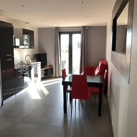 Apartment T2 Refait A Neuf Et Lumineux *